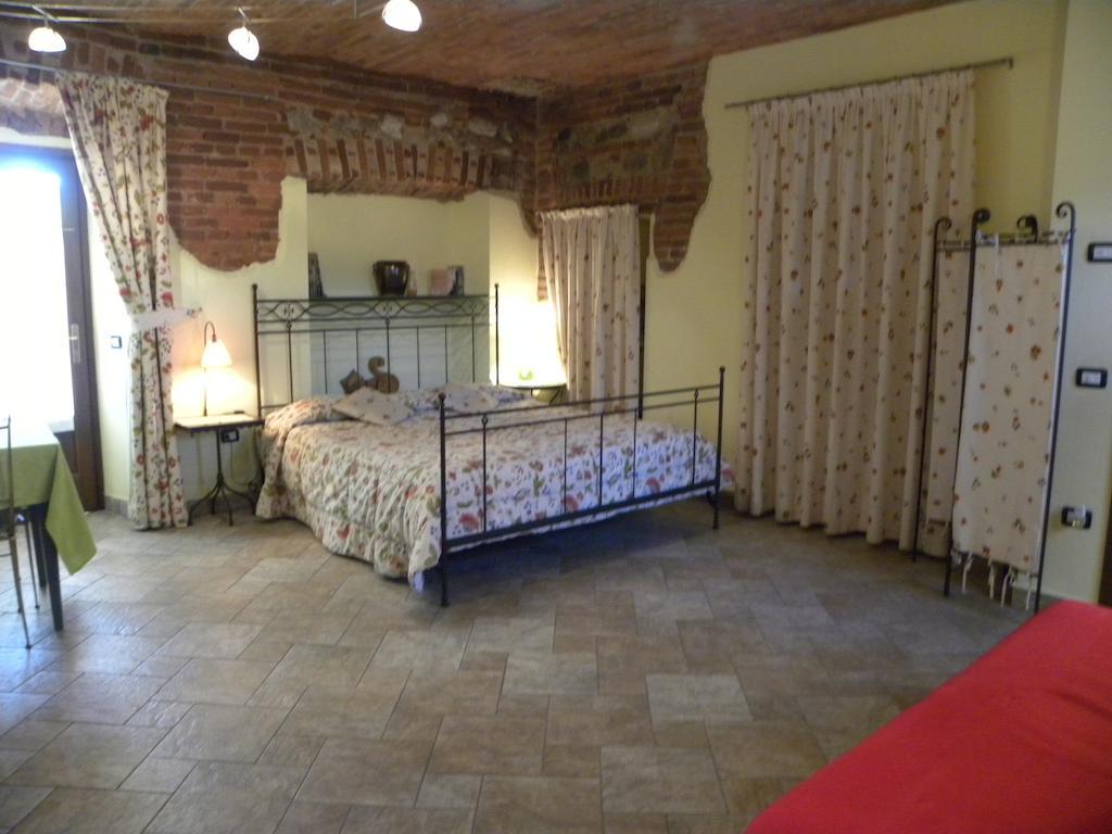 Agriturismo Fano'S Farm Suno Номер фото